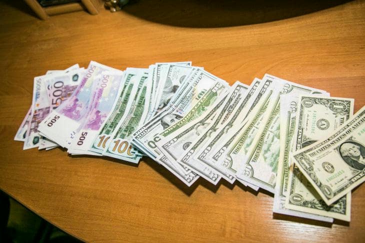 Cuánto dinero se escapa por las ventanas: flyhacks discretos para ahorrar de verdad