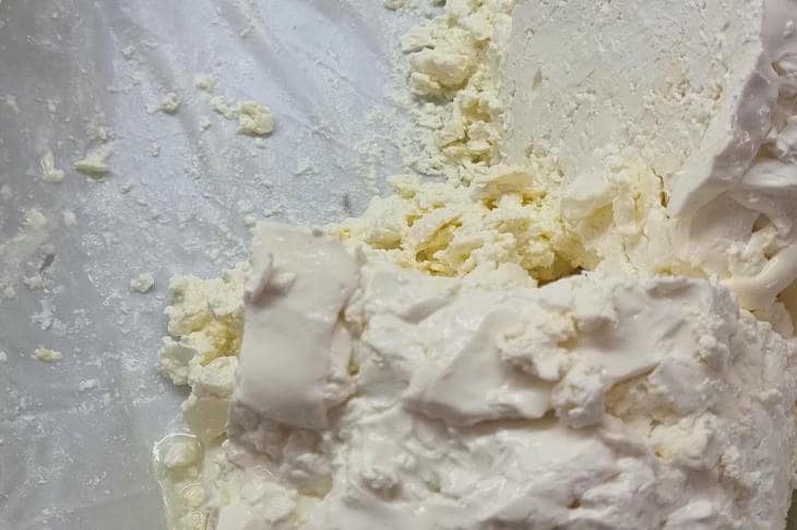 Por qué tu cuajada sale granulada: la ciencia y el arte del requesón